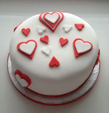 Valentine’s Day Heart-Themed Cake