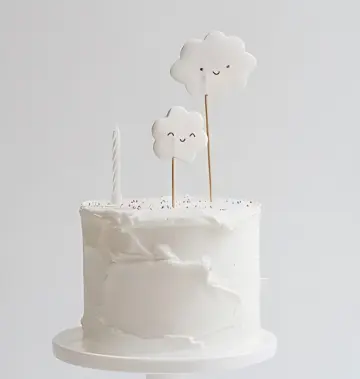 Cute Cloud-Themed Cake with Minimalist Design