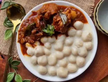 Pidi and Varutharacha Kozhi Curry
